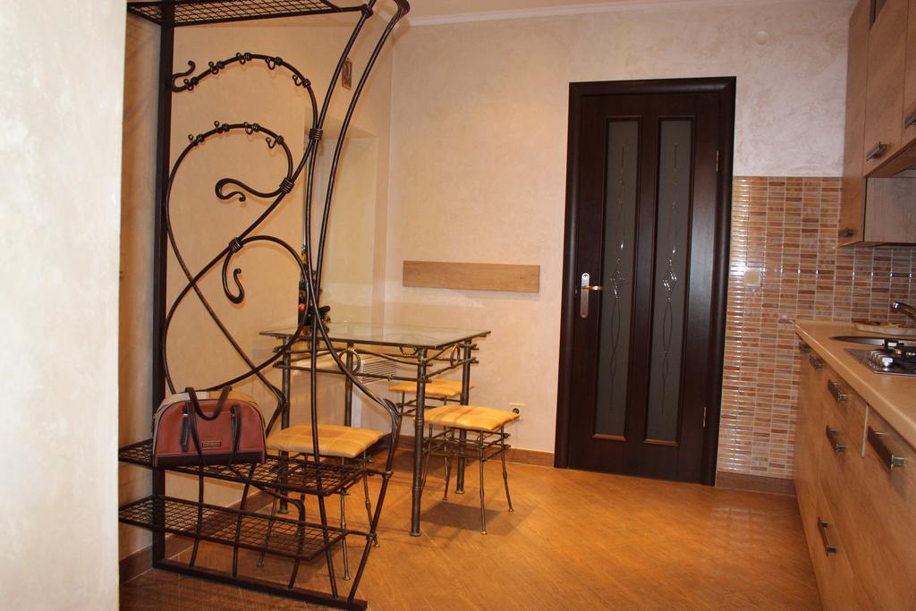 Apartment Roksolana 2 Lviv Buitenkant foto